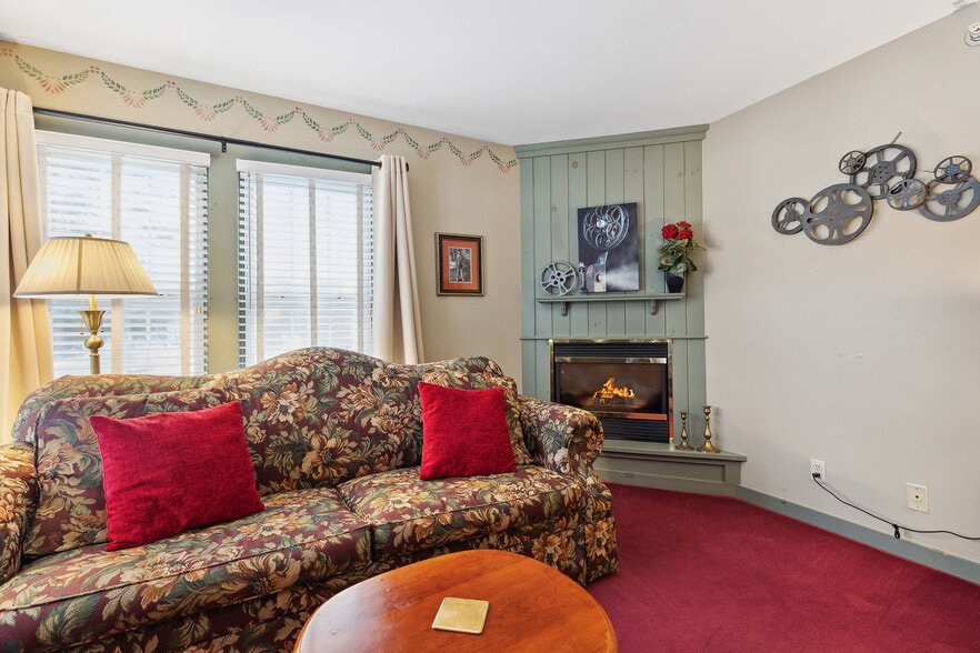 More Photos Of 67 Pleasant View Rd, Bradford Hotel For Sale