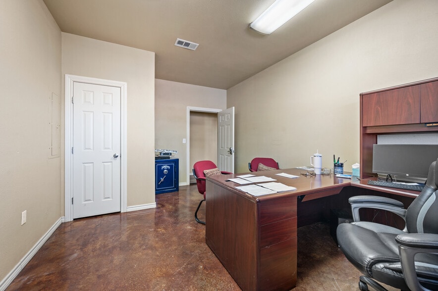 More Photos Of 204 County Road 4225, Bonham Industrial For Sale