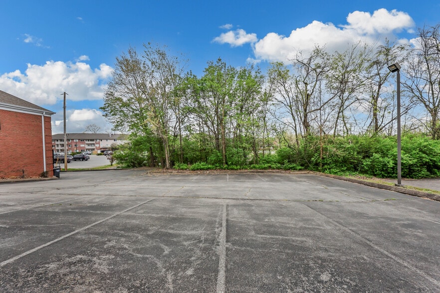 More Photos Of 1758 Memorial Dr, Clarksville Medical For Lease