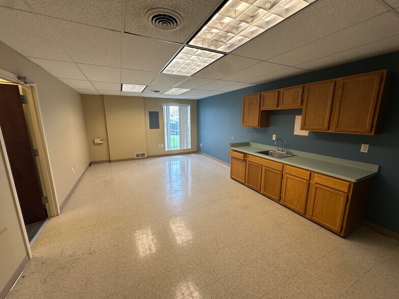 More Photos Of 121 Erie Canal Dr, Rochester Office For Sale