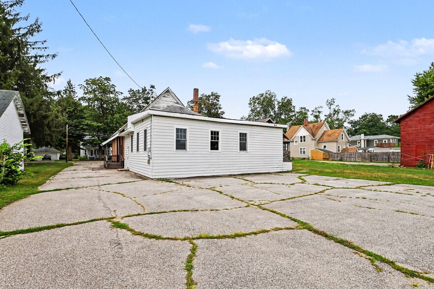 More Photos Of 9 W Shepard St, Hartford Religious Facility For Sale