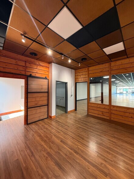 More Photos Of 210 E Main St, Montrose Office For Lease