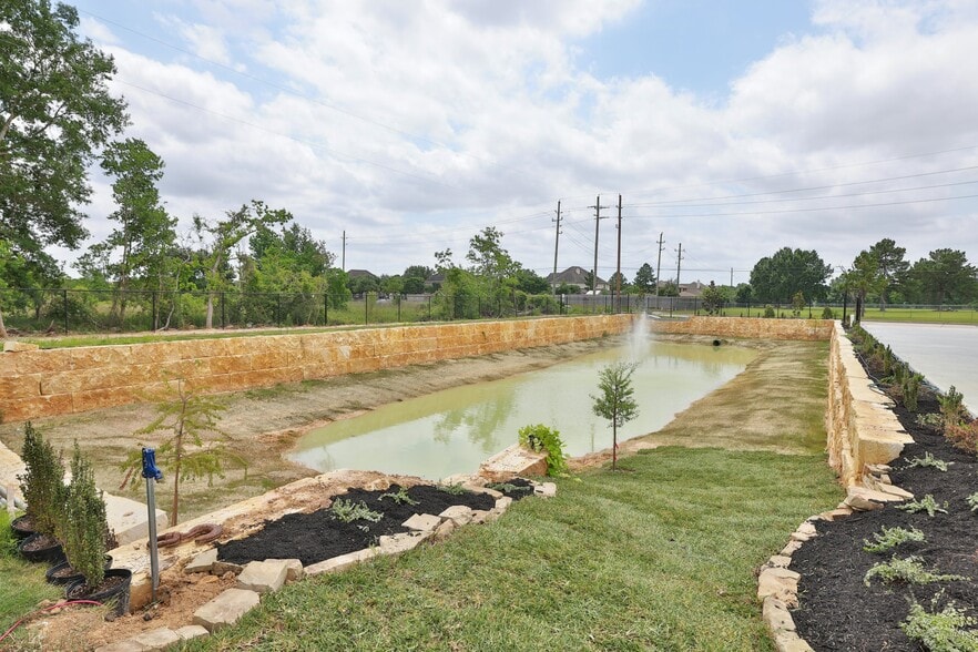 More Photos Of 17214 Huffmeister Rd, Cypress Showroom For Sale