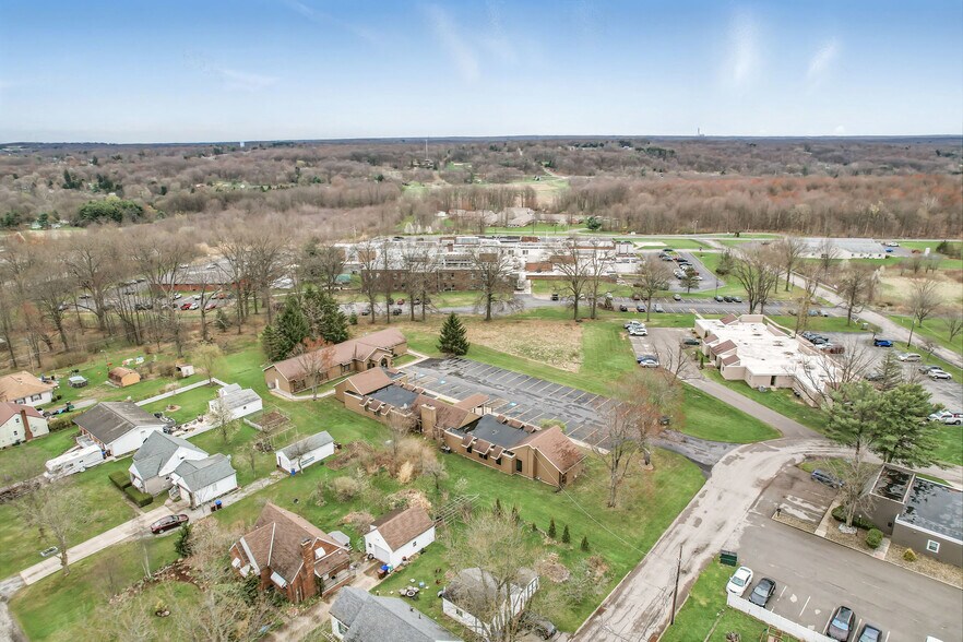 More Photos Of 2000 Green St, Farrell Medical For Sale