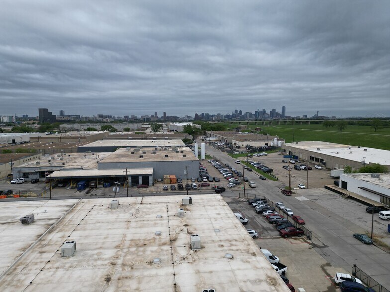 More Photos Of 4801-4805 Reading St, Dallas Distribution For Lease