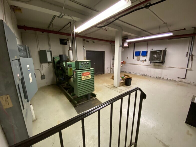 More Photos Of 3040 Industry Dr, Lancaster Flex For Sale