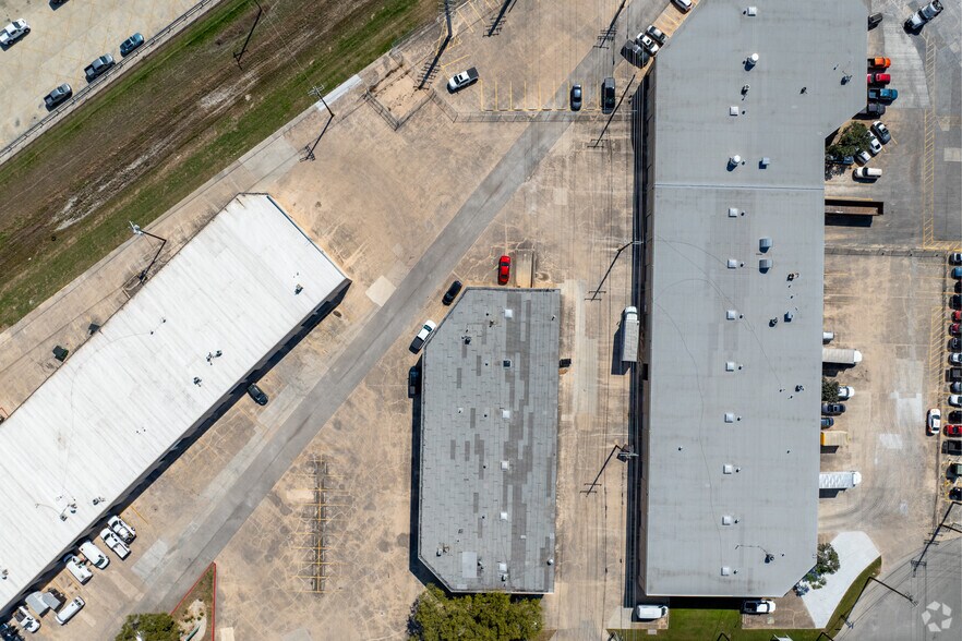 More Photos Of 5008-5030 Service Center Dr, San Antonio Unknown For Lease