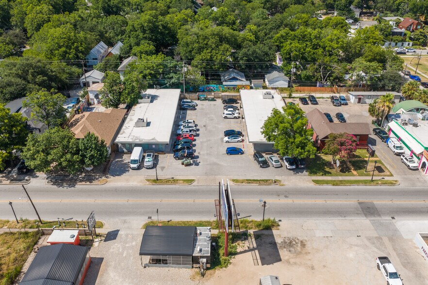 More Photos Of 1711 E Cesar Chavez St, Austin Unknown For Lease