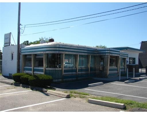 More Photos Of 140 Newport Ave, East Providence Restaurant For Lease