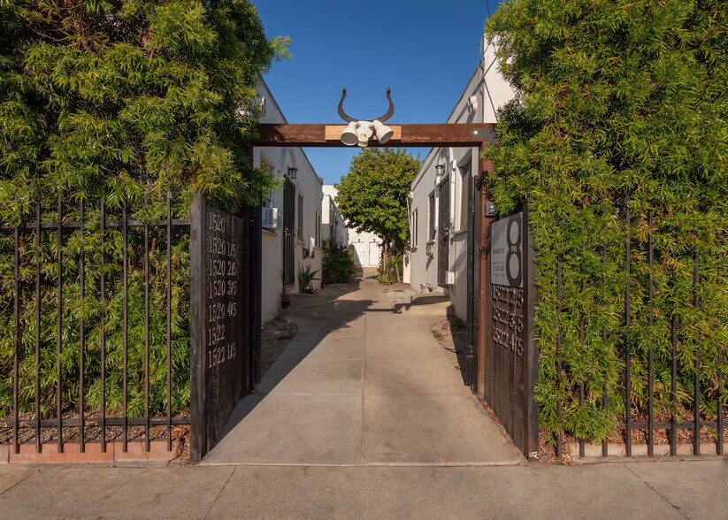 More Photos Of 1520 Menlo Ave, Los Angeles Apartments For Sale