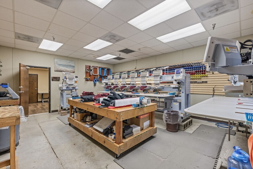 More Photos Of 6580 E Skelly Dr, Tulsa Manufacturing For Sale