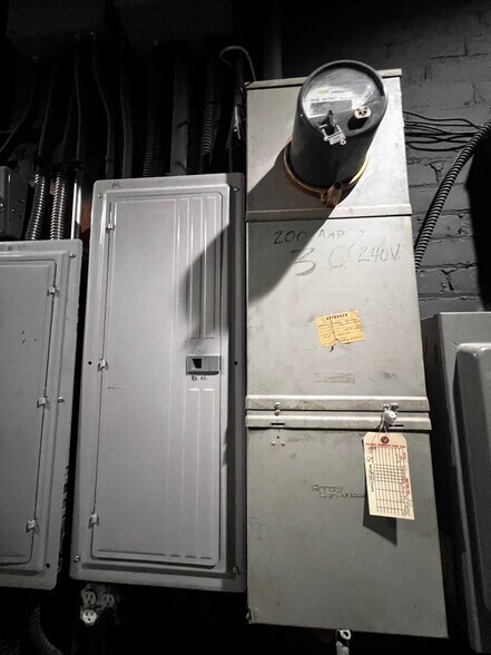 More Photos Of 3211 Beverly Blvd, Los Angeles General Retail For Sale