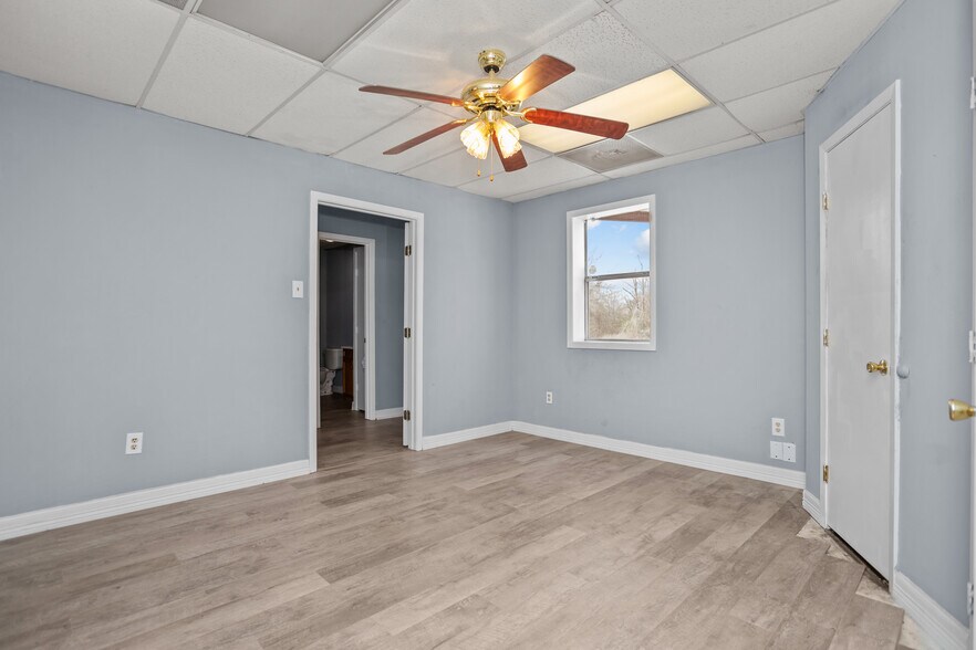 More Photos Of 1504 E Loop 304, Crockett Office For Sale