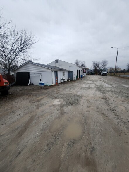 More Photos Of 217 Steedly Dr, Louisville Light Distribution For Sale