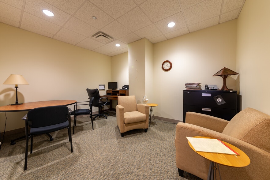 More Photos Of 50 E Washington St, Chicago Office For Sale
