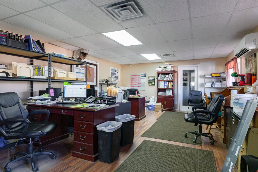 More Photos Of 2100 NY-9G, Staatsburg Light Distribution For Sale