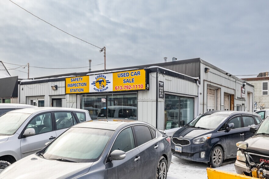 Primary Photo Of 842 Clyde Ave, Ottawa Auto Repair For Sale