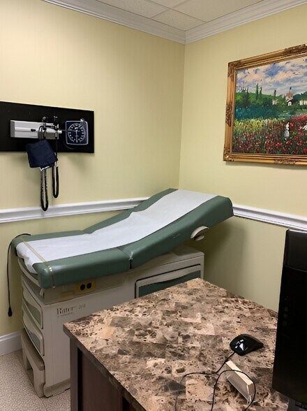 More Photos Of 1135 Eastern Pky, Brooklyn Office For Lease