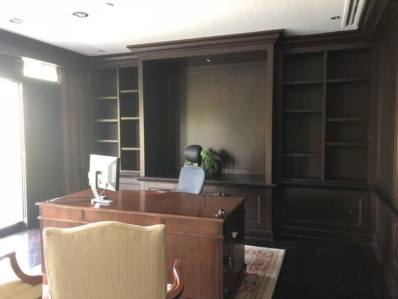 More Photos Of 101 Yorkshire Blvd, Lexington Office For Lease