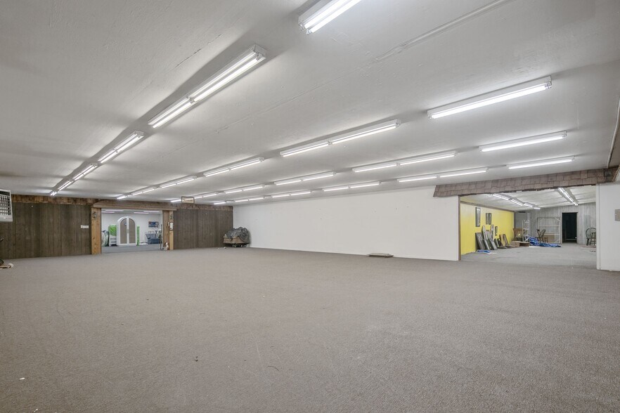 More Photos Of 4017 Dunn Rd, Eastover Showroom For Lease