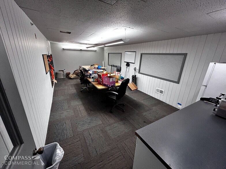 More Photos Of 1260 NE 1st St, Bend Warehouse For Lease