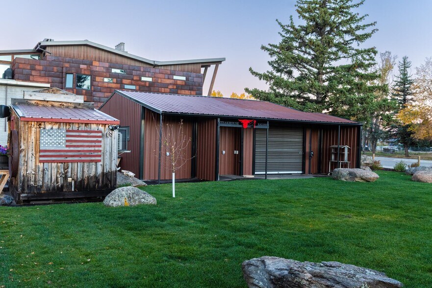 More Photos Of 117 Pine St, Pinedale Restaurant For Sale
