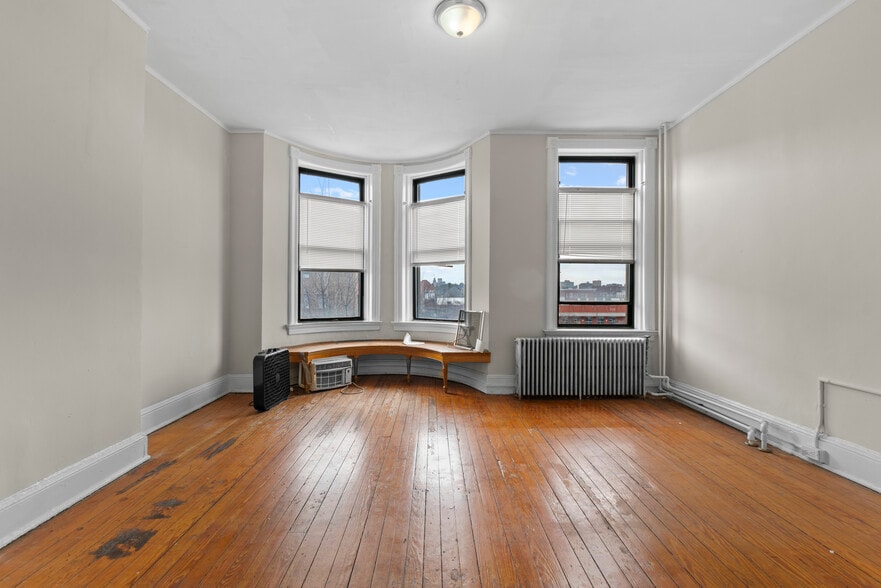 More Photos Of 28 E 25th St, Baltimore Storefront Retail Residential For Sale