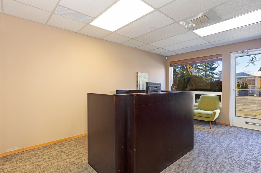 More Photos Of 8804 Roosevelt Way NE, Seattle Office For Sale