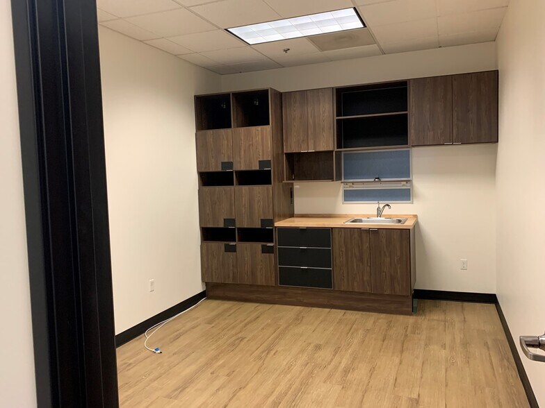 More Photos Of 18858-18862 SW Teton Ave, Tualatin Warehouse For Lease