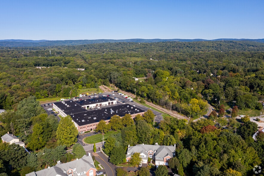 More Photos Of 681 Lawlins Park, Wyckoff Flex For Lease