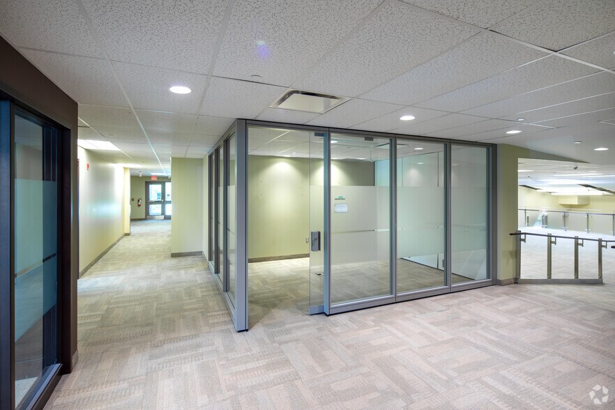 More Photos Of 600 Weber St N, Waterloo Office For Lease