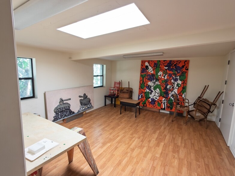 More Photos Of 2860 Glenview Ave, Los Angeles Warehouse For Sale