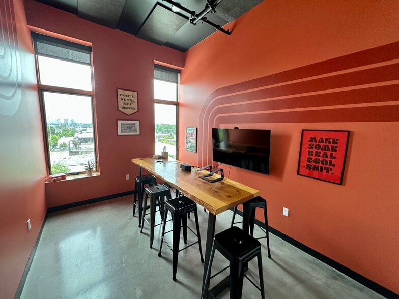 More Photos Of 959 SE Division St, Portland Loft Creative Space For Lease