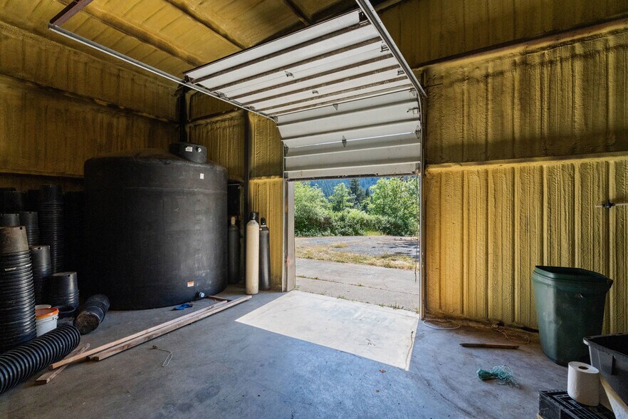 More Photos Of 80-142 Lower Wolf Creek Rd, Wolf Creek Warehouse For Sale