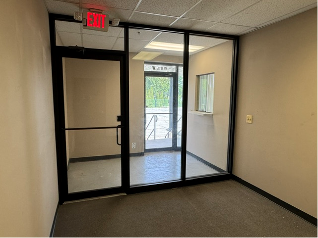 More Photos Of 5 Johnson Dr, Raritan Warehouse For Lease