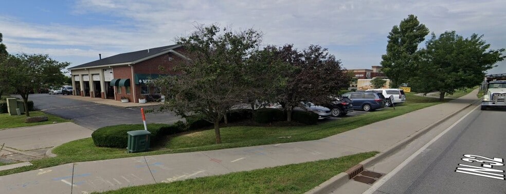 More Photos Of 17534 Westfield Business Park Ct, Westfield Auto Repair For Sale