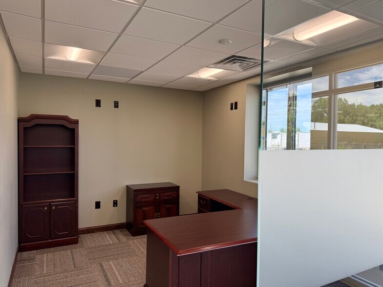 More Photos Of 1014 SE Lorenz Dr, Ankeny Warehouse For Lease