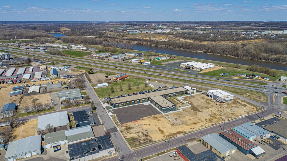 More Photos Of 340 Webster ave, North Mankato Storefront Retail Office For Lease