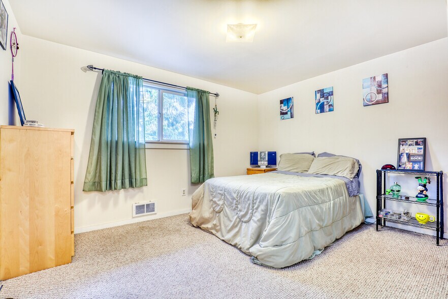 More Photos Of 1510 NE 170th St, Shoreline Apartments For Sale