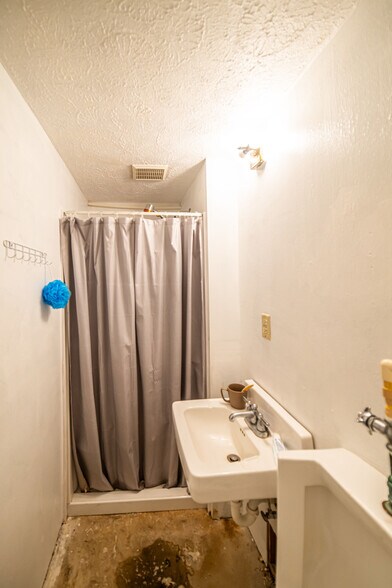 More Photos Of 6641 US Highway 62 W, Kuttawa Flex For Sale