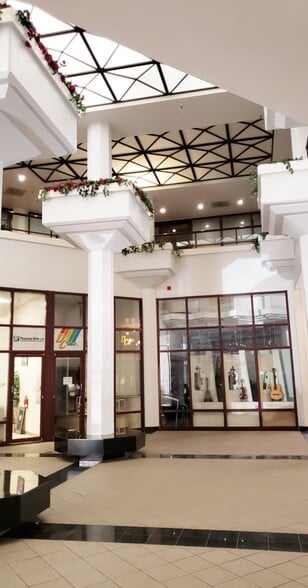 More Photos Of 725 Kapiolani Blvd, Honolulu Office For Sale