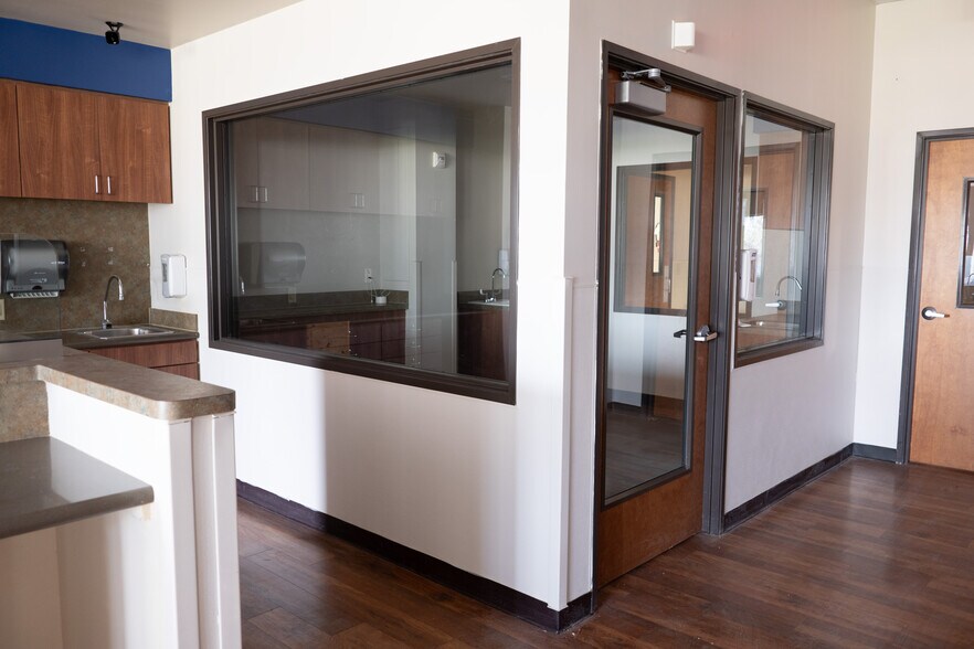 More Photos Of 3301 E US Highway 377, Granbury Storefront Retail Office For Lease