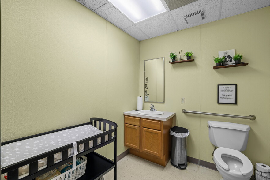 More Photos Of 310 Terrell Rd, Franklin Office For Sale