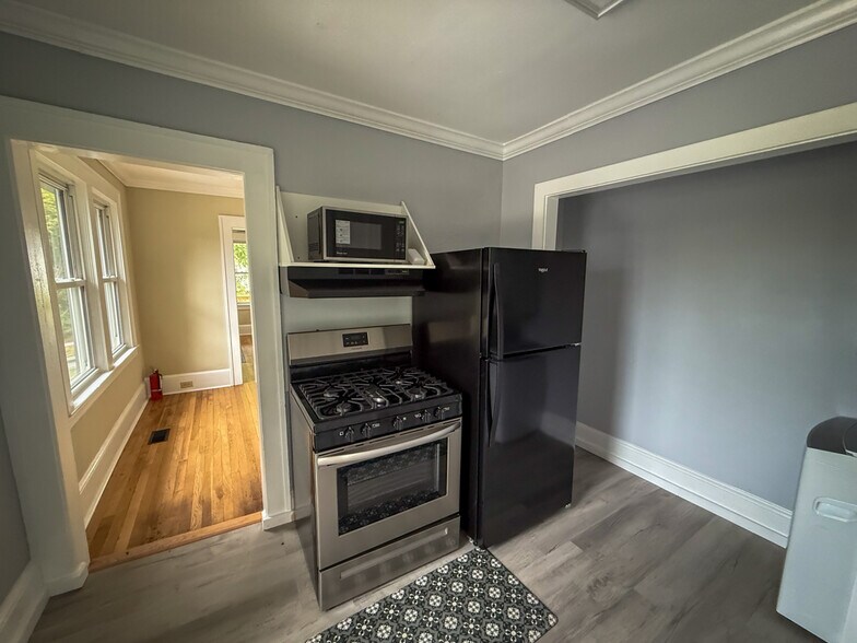 More Photos Of 3 Orchard Pl, Asheville Office For Sale