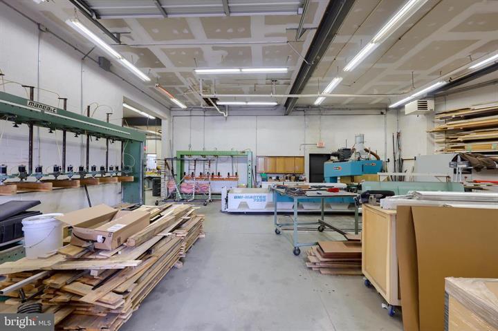 More Photos Of 206 W Kendig Rd, Willow Street Warehouse For Sale