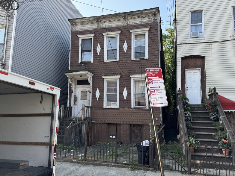 Primary Photo Of 980 Metropolitan Ave, Brooklyn Multifamily For Sale