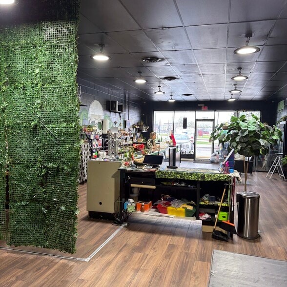 More Photos Of 6124-6150 W 25th St, Indianapolis Unknown For Lease