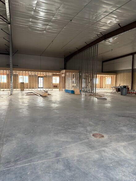 More Photos Of 900 Lambrecht Dr, Frankfort Industrial For Lease