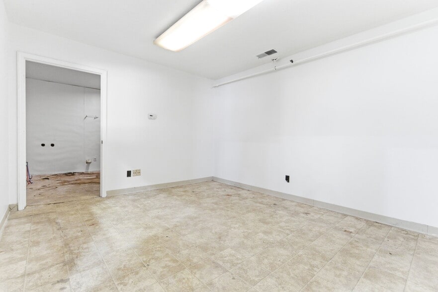 More Photos Of 473 Roberts Ave, Louisville Warehouse For Sale