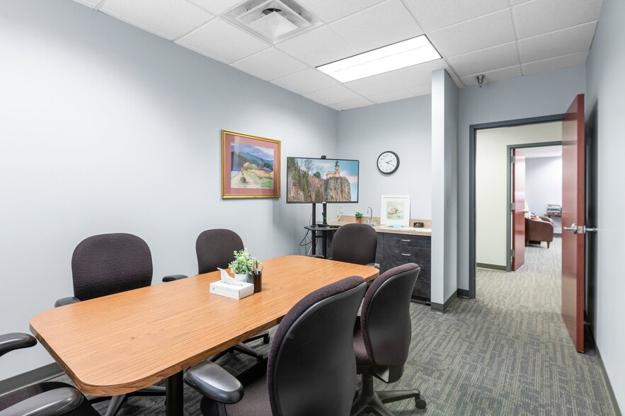 More Photos Of 501-617 Travelers Trl, Burnsville Research And Development For Lease